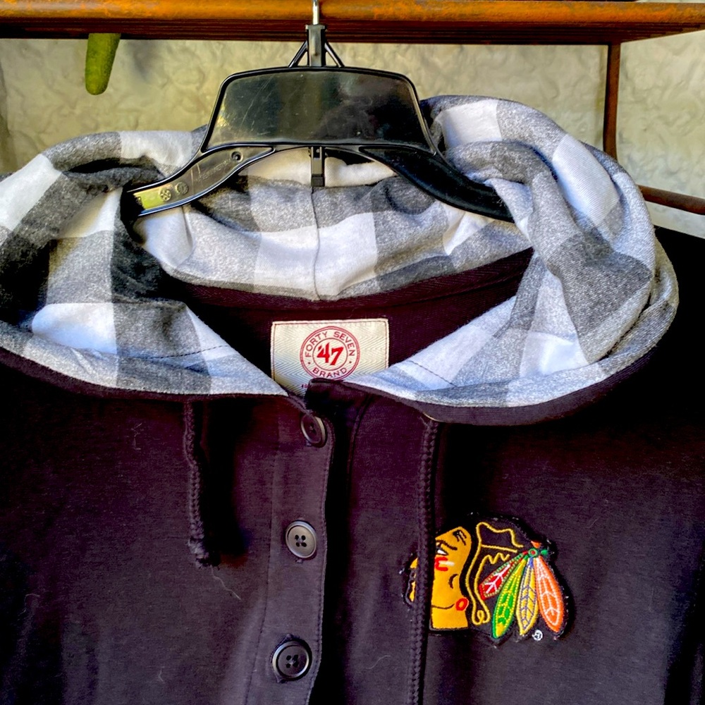 Blackhawks pullover